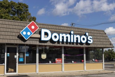 Frankfort - Ekim 2021: Domino 'nun Pizza Restoranı. Domino 's günde 1 milyondan fazla pizza dağıtıyor..