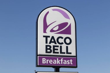 Frankfort - Ekim 2021: Taco Bell Fast Food Lokasyonu. Taco Bell, Yum 'un yan kuruluşu! Damgalar.