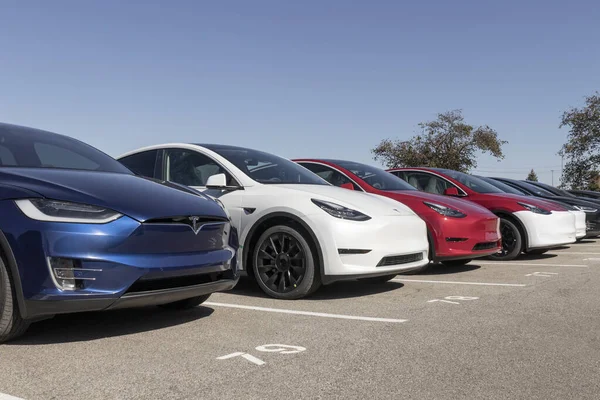 Indianápolis Circa Octubre 2021 Tesla Vehículos Eléctricos Exhibición Productos Tesla — Foto de Stock