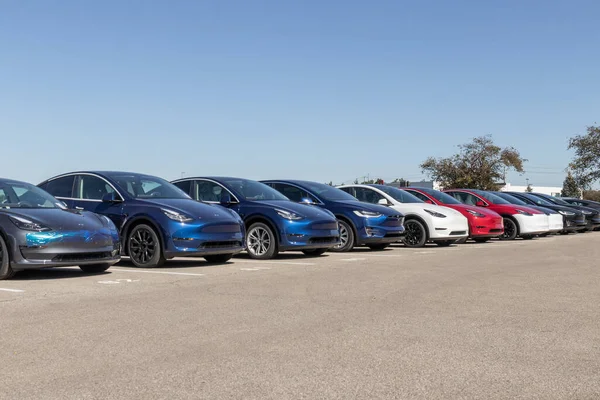 Indianapolis Circa Oktober 2021 Tesla Elektrische Voertuigen Tentoongesteld Tesla Producten — Stockfoto