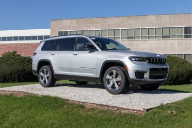 Kokomo - Ekim 2021: Cip Grand Cherokee SUV şanzıman tesisinde sergileniyor. FCA 'nın Stellantis yan kuruluşları Chrysler, Dodge, Jeep ve Ram' dır..