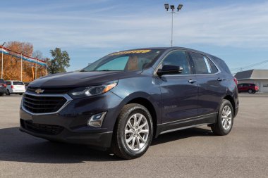 Peru - Kasım 2021: Chevy Ekinoks kullanıldı. Mevcut tedarik sorunlarıyla, Chevrolet yedek parça beklerken sertifikalı kontörlü araç satışlarına güveniyor.