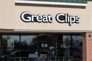 Fishers - Kasım 2021: Great Clips Strip alışveriş merkezi saç kesim yeri. Kuaförler erkek, kadın ve çocuklara saç tıraşı sağlar..