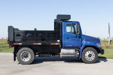 Pendleton - Kasım 2021: HINO 268 Medium Duty Truck sergisi. Hino, Toyota Motor Şirketi 'nin yan kuruluşu..