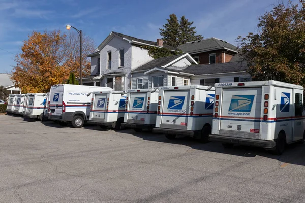 Circa November 2021 Usps Post Office Mail Trucks 업무를 담당하는 — 스톡 사진