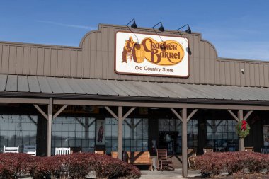 Indianapolis - Aralık 2020: Cracker Barrel Old Country Store Lokasyonu. Cracker Barrel Ev Yemeği Sunar.