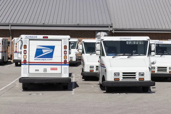 Carmel Circa Mayo 2021 Usps Post Office Mail Trucks Oficina —  Fotos de Stock
