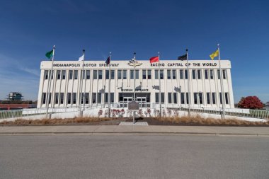 Indianapolis - Kasım 2021: Indianapolis Motor Yarış Pisti Binası ve Müzesi. Indy 500 ve Brickyard 400 'e ev sahipliği yapan IMS, Dünya Yarış Başkenti..