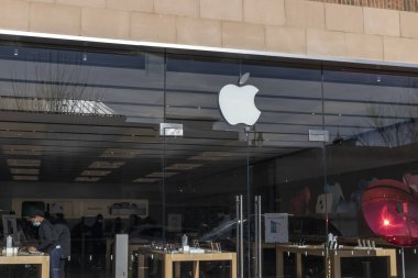 Beavercreek - Takriben Kasım 2021: Apple Store Retail Mall Lokasyonu. Apple iPhone, iPad, iMac ve Macintosh bilgisayar satıyor..