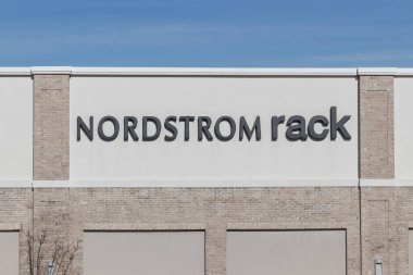 Beavercreek - Kasım 2021 Nordstrom Rack alışveriş merkezi. Nordstrom hizmet ve modayla ünlüdür..