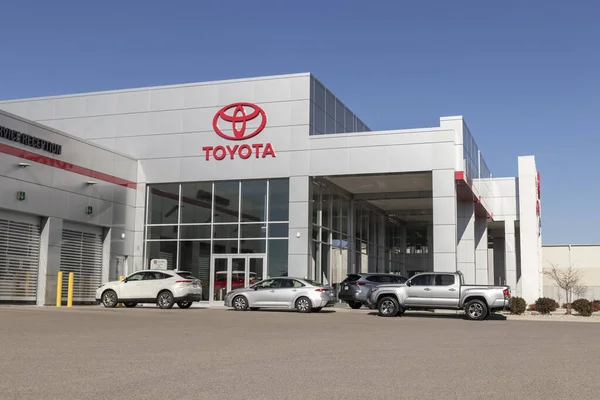 Noblesville Kasım 2021 Toyota Araba Suv Satıcısı Toyota Güvenilirliği Yakıt — Stok fotoğraf