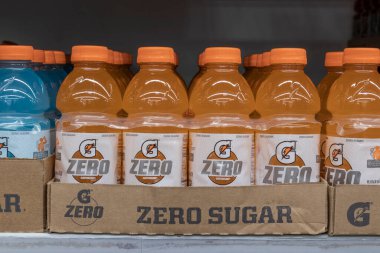 Indianapolis - Aralık 2021: Gatorade içki sergisi. Gatorade, PepsiCo markasının altında bir spor içeceğidir ve sporcuların ter içinde kaybettiği elektrolitlerin yerine geçer..