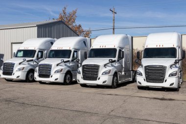 Cincinnati - Circa December 2021: Freightliner Semi Tractor Trailer Trucks Lined up for sale. Freightliner is owned by Daimler. clipart