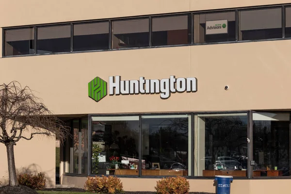 Cincinnati - Aralık 2021: Huntington Ulusal Bankası. Huntington Bancshare öncelikle Orta Batı 'da bankacılık ofisleri işletiyor..