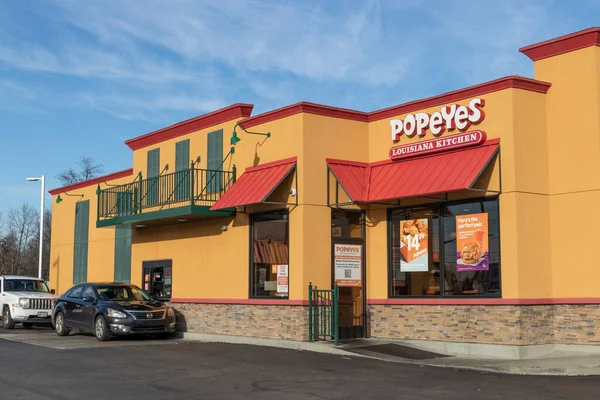 Cincinnati Circa Diciembre 2021 Popeyes Louisiana Kitchen Fast Food Restaurant — Foto de Stock