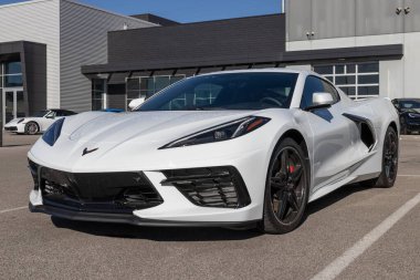 Indianapolis - Aralık 2021: Chevrolet Corvette bir galeride sergileniyor. Corvette şimdi sekizinci jenerasyonunda ve C8 olarak bilinir..