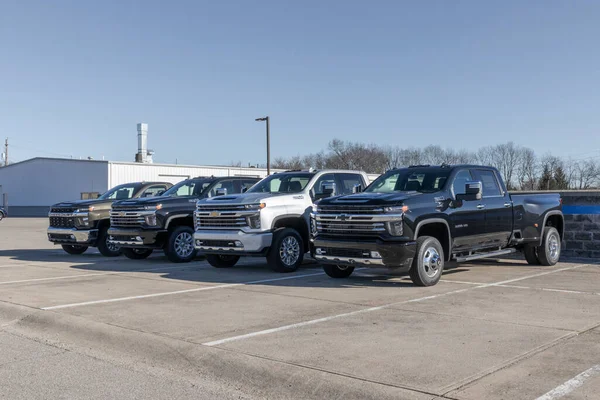 Indianapolis Circa Prosinec 2021 Chevrolet Heavy Duty Pick Truck Lineup — Stock fotografie