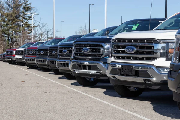 Indianapolis 2021 December Ford Sorozatú Teherautók Megjelenítése Ford 150 Super — Stock Fotó