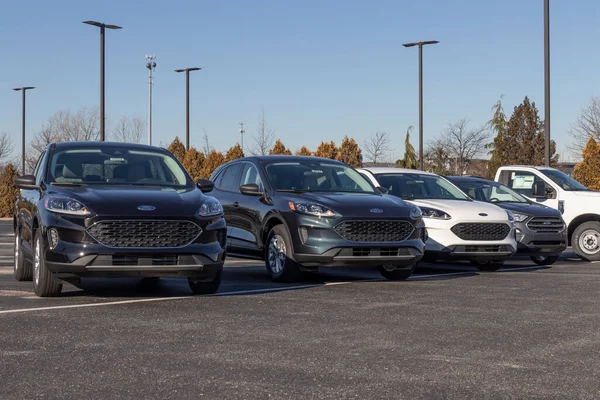 Indianapolis Circa January 2022 Ford Escape Display Dealership Ford Offers — Stockfoto