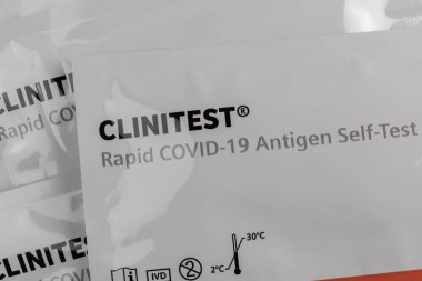 Indianapolis - Şubat 2022: CLINITEST Hızlı COVID-19 Antijen Öz Testi. CLINITEST Rapid COVID-19 Antijen Self Testi Siemens Healthineers tarafından dağıtılır..