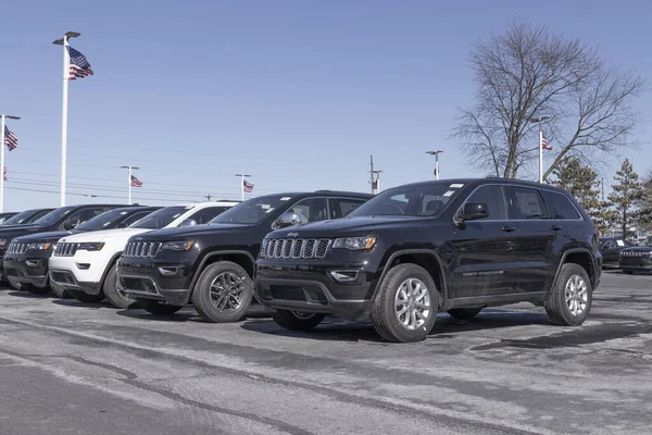 Plainfield Cirka Februari 2022 Jeep Grand Cherokee Visas Chrysler Återförsäljare — Stockfoto