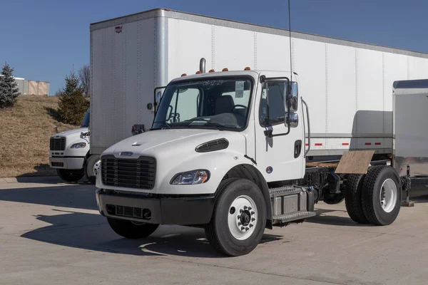 Walton Sekitar Februari 2022 Freightliner Semi Tractor Trailer Trucks Lined — Stok Foto