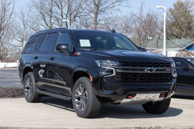 Florence - Şubat 2022: kullanılmış Chevy Tahoe sergileniyor. Mevcut tedarik sorunlarıyla, Chevrolet yedek parça beklerken sertifikalı kontörlü araç satışlarına güveniyor.