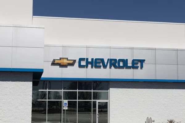 Флоренция Февраль 2022 Года Автомобиль Chevrolet Внедорожник Dealership Chevy Является — стоковое фото