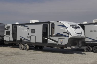 Bunker Hill - 2022 yılı civarında Cherokee Alpha Wolf Karavan Karavanı. Cherokee karavanı, Forest River karavan ailesinin bir parçası ve Berkshire Hathaway 'in bir yan kuruluşu..