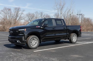 Kokomo - Mart 2022: Chevrolet Silverado sergisi. Chevy Silverado 'ya WT, Gümrük, Özel Yol Patronu, LT, RST, LT Trail Boss, LTZ ve High Country modelleri sunar..