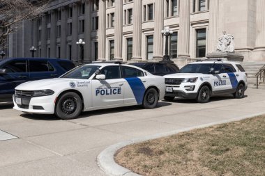 Indianapolis - Mart 2022: Federal Koruma Hizmeti Polis araçları. Federal Koruma Servisi federal binaların güvenliğini sağlar..