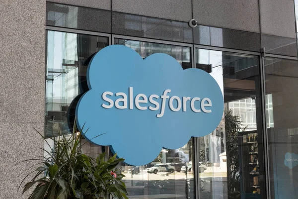 インディアナポリス 2022年3月 Salesforceビル Salesforceは 統合ソフトウェア 顧客データ 中小企業への投資を継続する予定です — ストック写真