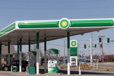 Brownsburg - Mart 2022: BP Perakende Benzin İstasyonu. BP ve British Petroleum, merkezi Londra 'da bulunan küresel bir İngiliz petrol ve gaz şirketi..