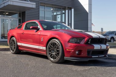 Brownsburg - Mart 2022: Ford Mustang Shelby GT500 bir galeride. Ford Shelby GT500 Mustang yüksek beygir gücünde bir motorla donatılmıştır..