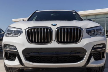 Lafayette - Mart 2022: BMW SUV sergisi. BMW lüks ve elektrikli araçlar üretiyor ve merkezi Almanya 'da bulunuyor..