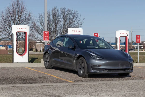 Lafayette 2022 Március Körül Tesla Elektromos Járművek Töltése Tesla Termékek — Stock Fotó