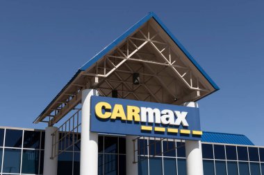 Naperville - Mart 2022: CarMax Oto galerisi. CarMax, ABD 'deki en büyük ikinci el ve ikinci el araba satıcısıdır..