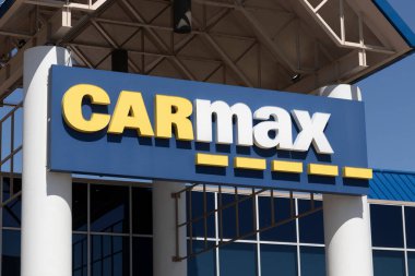 Naperville - Mart 2022: CarMax Oto galerisi. CarMax, ABD 'deki en büyük ikinci el ve ikinci el araba satıcısıdır..