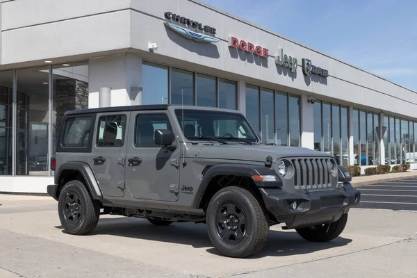 Kokomo Sekitar April 2022 Jeep Wrangler Ditampilkan Sebuah Dealer Stellantis — Stok Foto