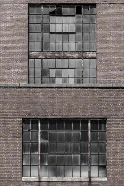 Betört Ablakok Egy Elhagyatott Szénerőmű Kopott Külseje Szénerőműveket Fokozatosan Megszüntetik — Stock Fotó