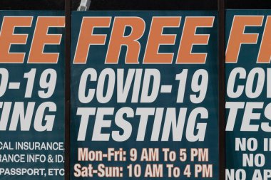 COVID-19 testi sağlık kliniğinde bedavaya sunuluyor. Testler insanlara koronavirüs virüsü kapıp kapmadıklarını belirlemeye yardımcı olabilir, belirtileri ne olursa olsun..