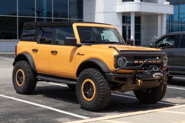 Balıkçılar - Mayıs 2022: Ford Bronco 'yu bir galeride kullandılar. Arz sorunlarıyla, Ford talebi karşılamak için bir sürü kontörlü araba alıp satıyor..