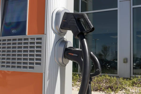 Noblesville Circa May 2022 Chargepoint Charging Station Chargepoint Plug Vehicle — Foto de Stock