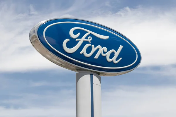 Fishers Circa May 2022 Ford Car Suv Pickup Truck Dealership — Photo