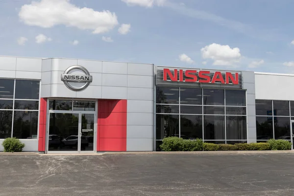 Elkhart Circa Mayo 2022 Nissan Car Suv Pickup Truck Dealership — Foto de Stock