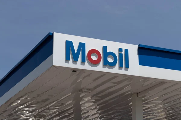 Elkhart Sekitar Mei 2022 Spbu Dan Spbu Mobil Exxonmobil Adalah — Stok Foto