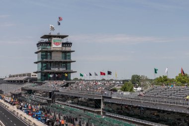 Indianapolis - Mayıs 2022: Indianapolis Motor Speedway 'de Indy 500 uygulama oturumları, IMS Pagoda dahil. IMS dünyanın yarış başkentidir..