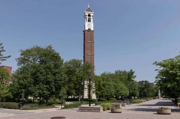 Batı Lafayette - Mayıs 2022: Purdue Bell Tower. Şimdiki Bell Tower, 1995 yılında Purdue Üniversitesi kampüsünde inşa edilmiştir..