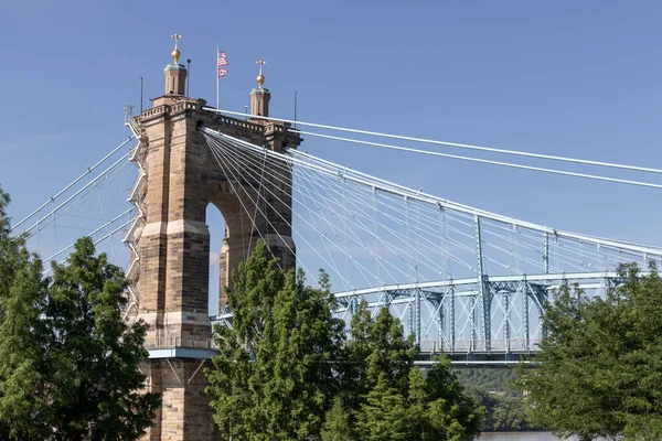 Cincinnati Circa Mayo 2022 Roebling Suspension Bridge Ohio River Puente — Foto de Stock