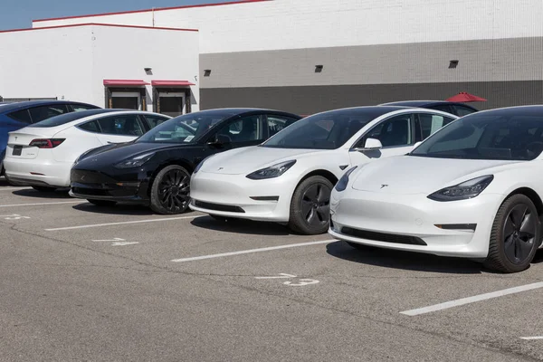 Indianapolis Sekitar Juni 2022 Kendaraan Listrik Tesla Dipamerkan Produk Tesla — Stok Foto